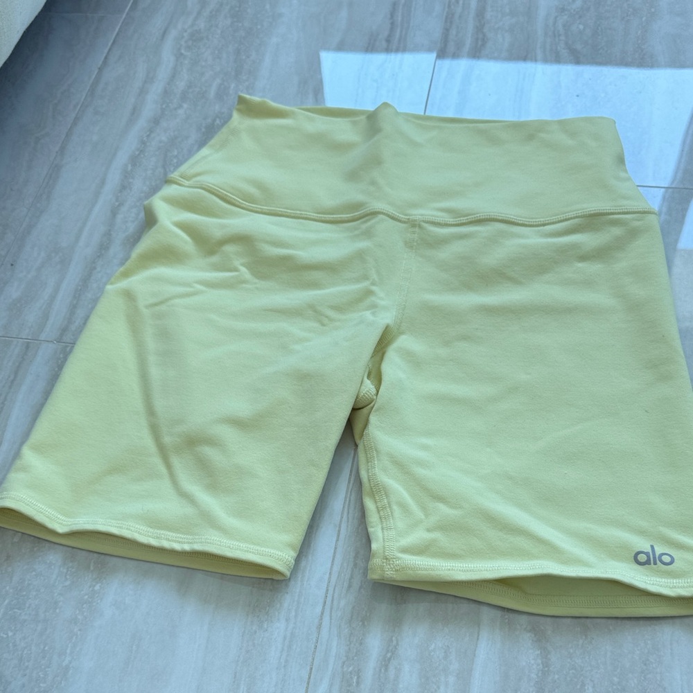 ALO Yoga Women's Yellow Shorts size M
Each sold individually